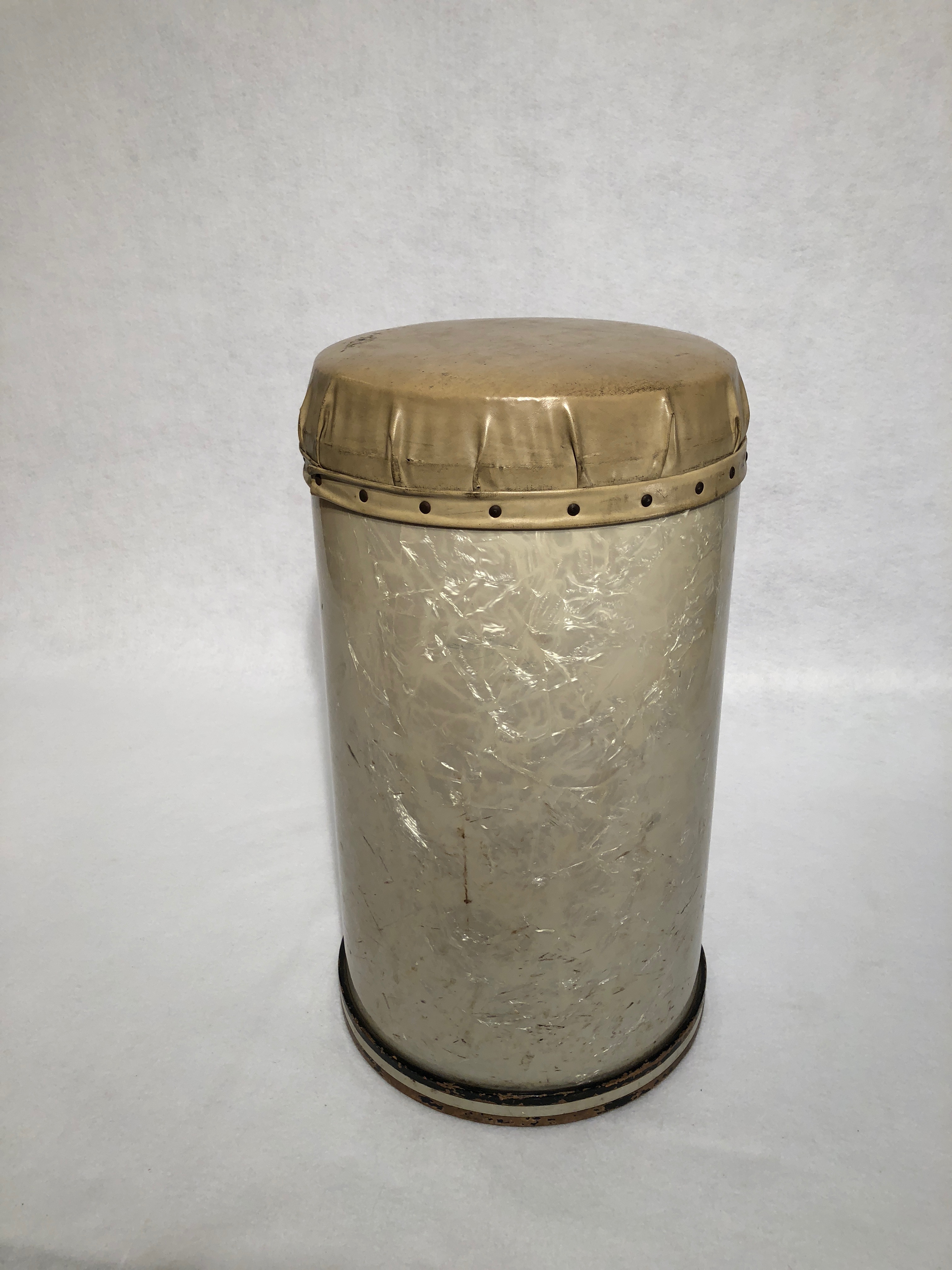 Canister Throne
